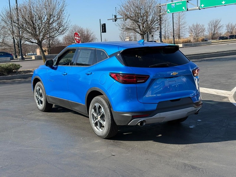 Chevrolet Blazer Vehicle Full-screen Gallery Image 03