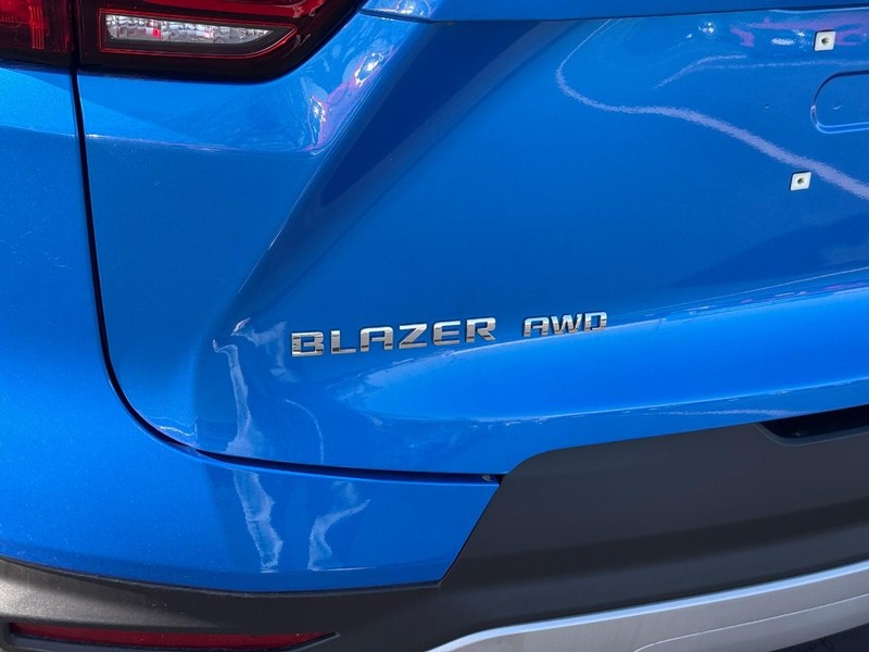 Chevrolet Blazer Vehicle Full-screen Gallery Image 05