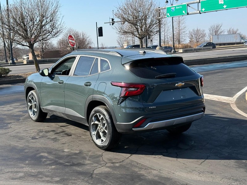 Chevrolet Trax Vehicle Full-screen Gallery Image 3