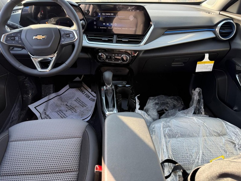 Chevrolet Trax Vehicle Full-screen Gallery Image 12