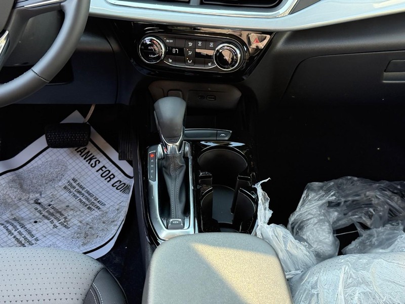 Chevrolet Trax Vehicle Full-screen Gallery Image 16