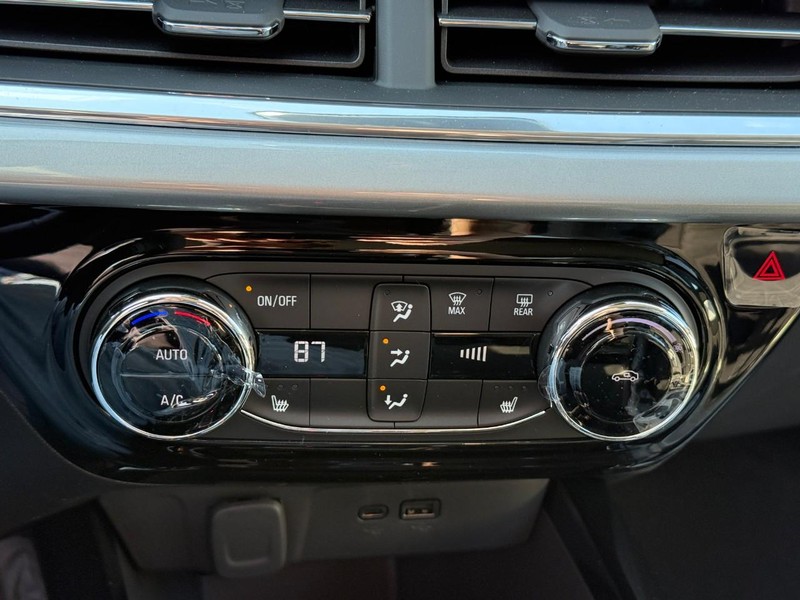 Chevrolet Trax Vehicle Full-screen Gallery Image 24