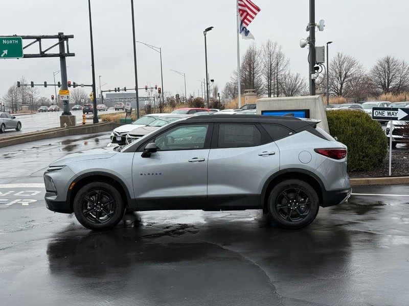 Chevrolet Blazer Vehicle Full-screen Gallery Image 02