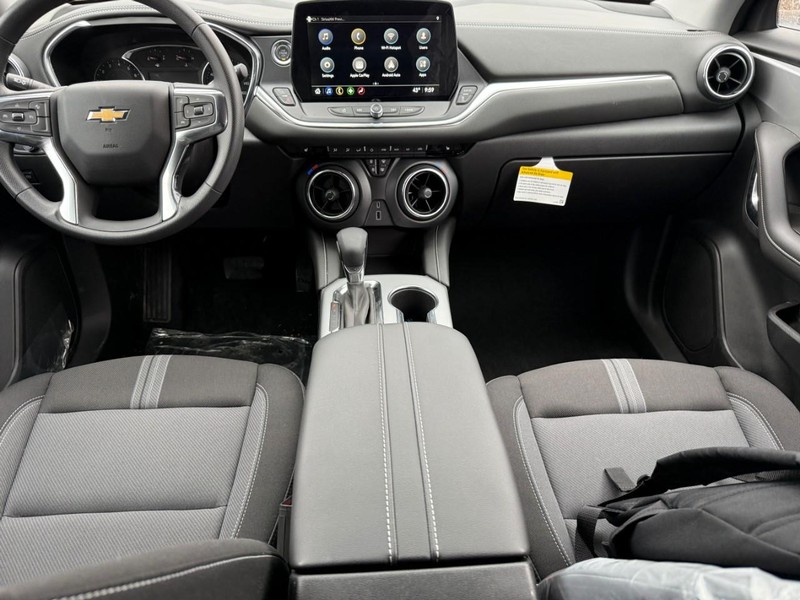 Chevrolet Blazer Vehicle Full-screen Gallery Image 12