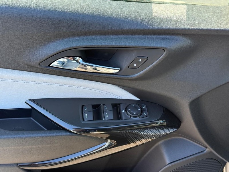 Chevrolet Trax Vehicle Full-screen Gallery Image 14