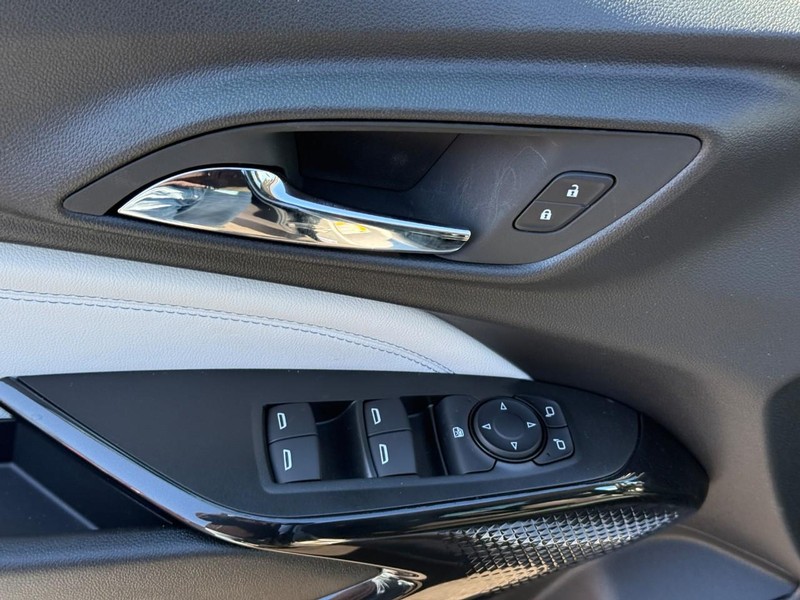 Chevrolet Trax Vehicle Full-screen Gallery Image 15