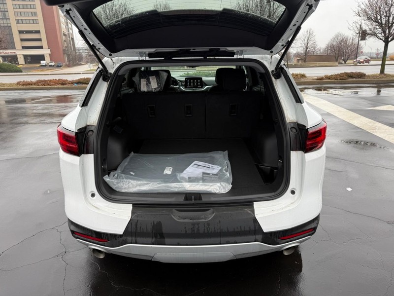 Chevrolet Blazer Vehicle Full-screen Gallery Image 06