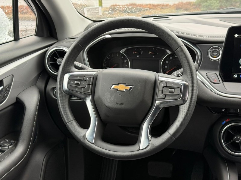 Chevrolet Blazer Vehicle Full-screen Gallery Image 13