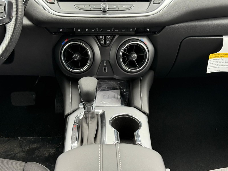 Chevrolet Blazer Vehicle Full-screen Gallery Image 16