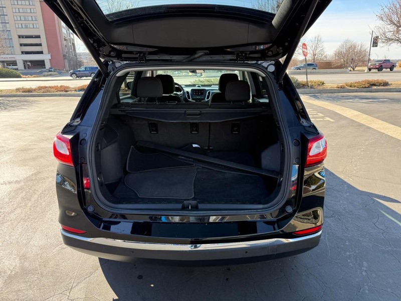 Chevrolet Equinox Vehicle Full-screen Gallery Image 6
