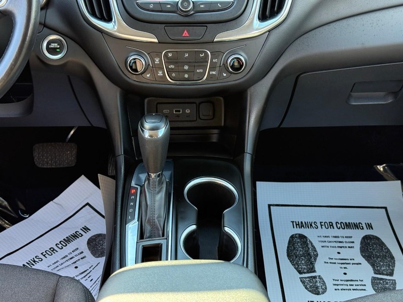 Chevrolet Equinox Vehicle Full-screen Gallery Image 16