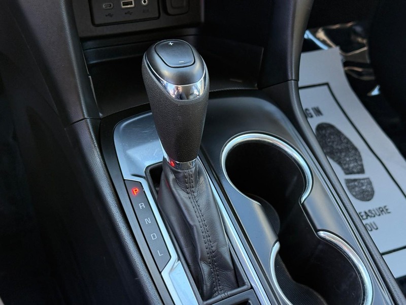 Chevrolet Equinox Vehicle Full-screen Gallery Image 24