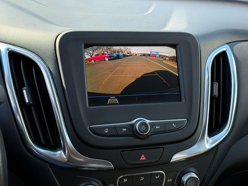 Chevrolet Equinox Vehicle Full-screen Gallery Image 26
