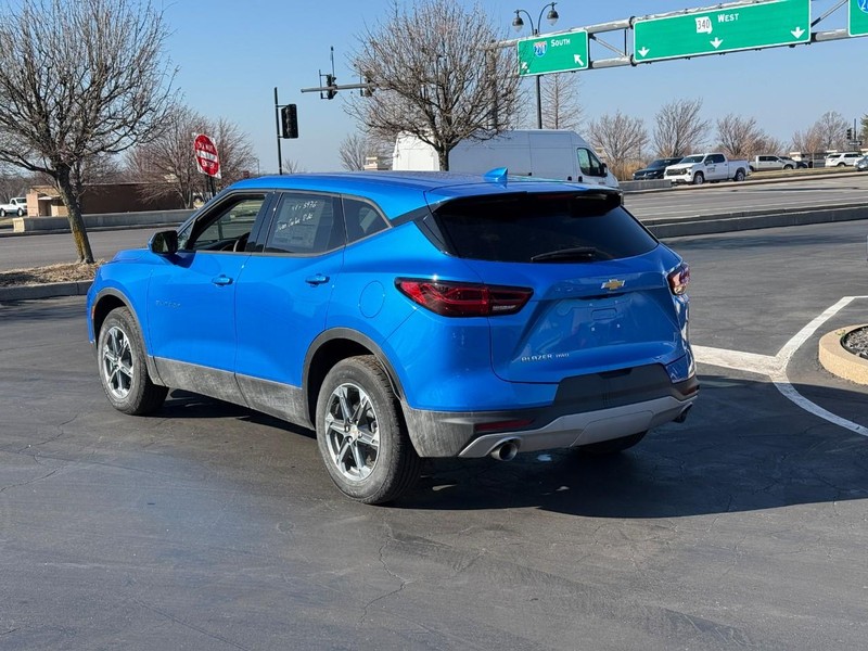 Chevrolet Blazer Vehicle Full-screen Gallery Image 03