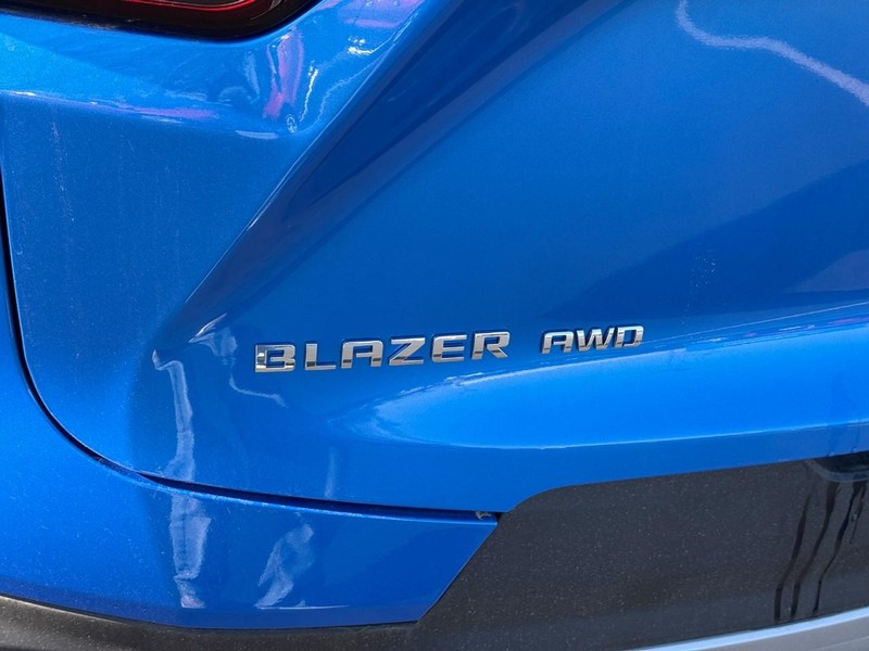 Chevrolet Blazer Vehicle Full-screen Gallery Image 05