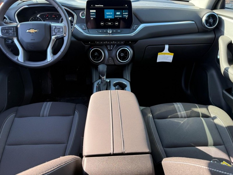 Chevrolet Blazer Vehicle Full-screen Gallery Image 12