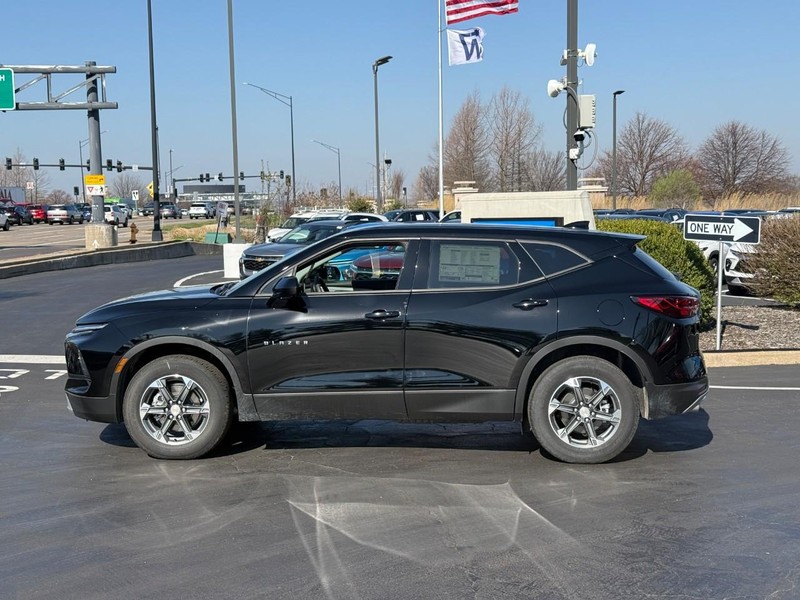 Chevrolet Blazer Vehicle Full-screen Gallery Image 2