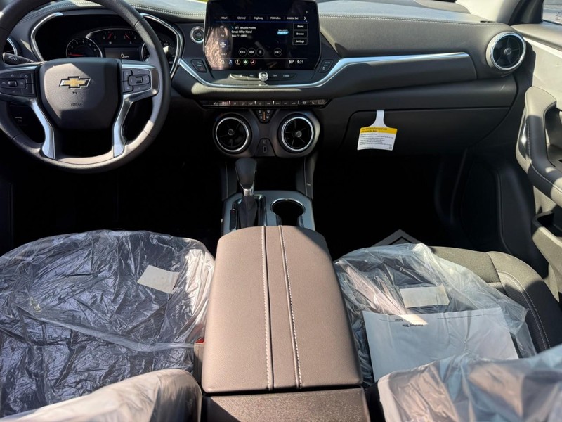 Chevrolet Blazer Vehicle Full-screen Gallery Image 12