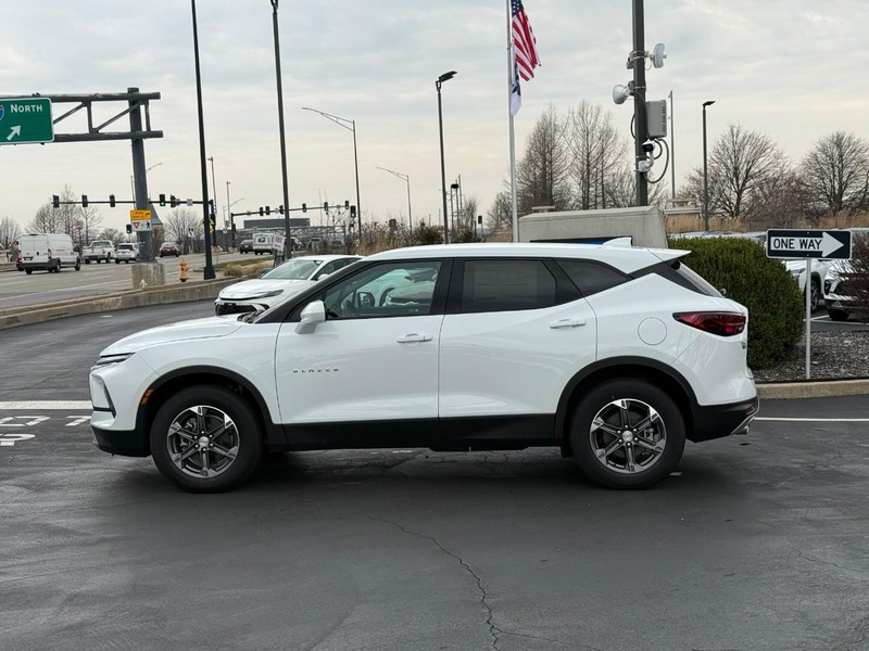 Chevrolet Blazer Vehicle Full-screen Gallery Image 2