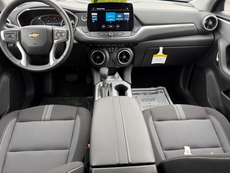 Chevrolet Blazer Vehicle Full-screen Gallery Image 12