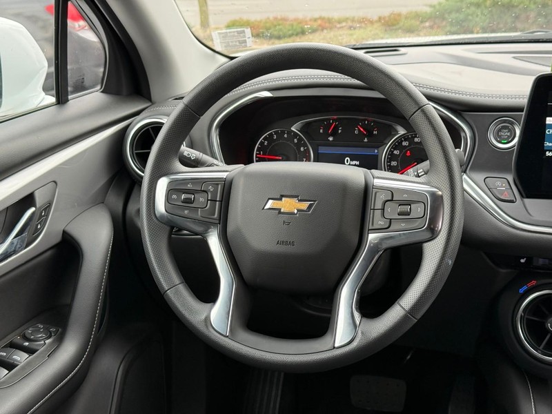 Chevrolet Blazer Vehicle Full-screen Gallery Image 13