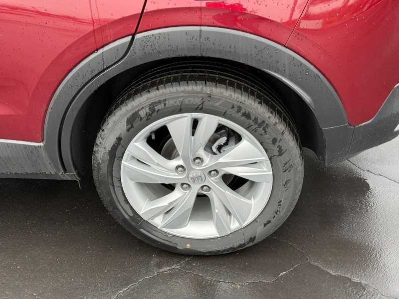 Buick Encore GX Vehicle Full-screen Gallery Image 04