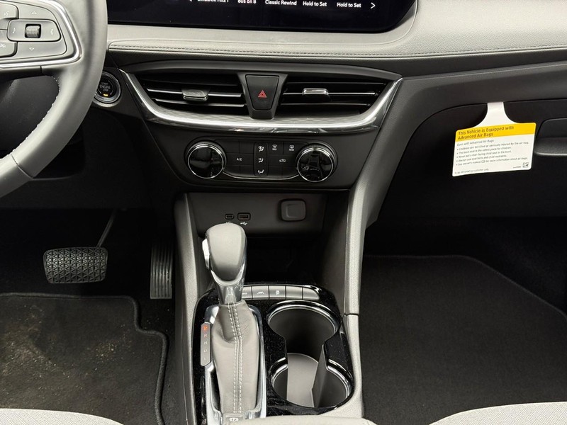 Buick Encore GX Vehicle Full-screen Gallery Image 15