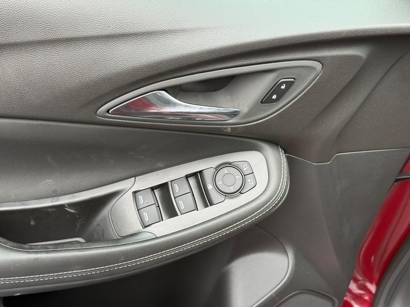 Buick Encore GX Vehicle Full-screen Gallery Image 17