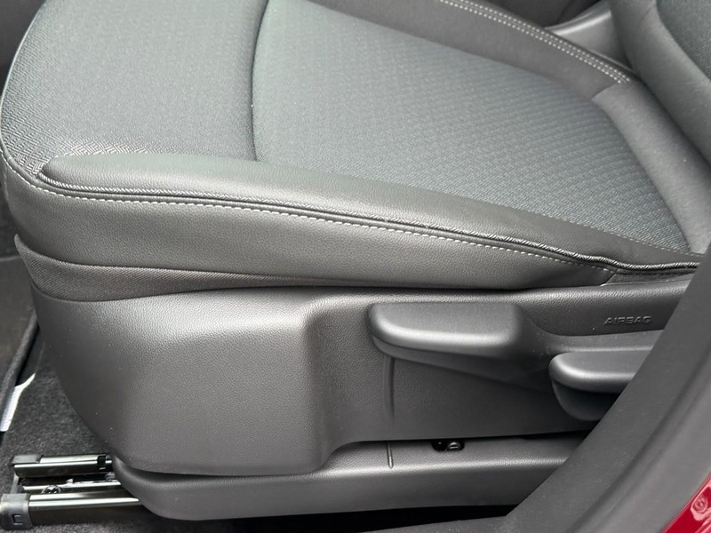 Buick Encore GX Vehicle Full-screen Gallery Image 19