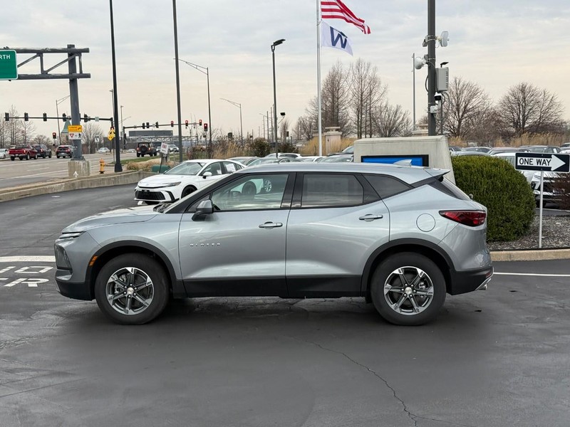 Chevrolet Blazer Vehicle Full-screen Gallery Image 2