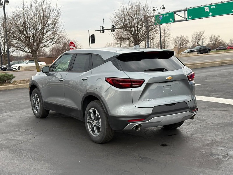 Chevrolet Blazer Vehicle Full-screen Gallery Image 3