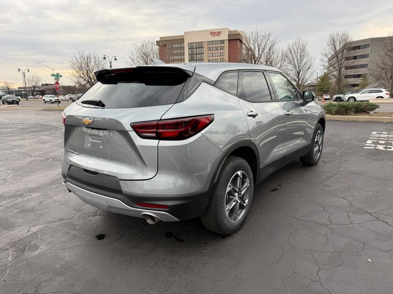 Chevrolet Blazer Vehicle Full-screen Gallery Image 8