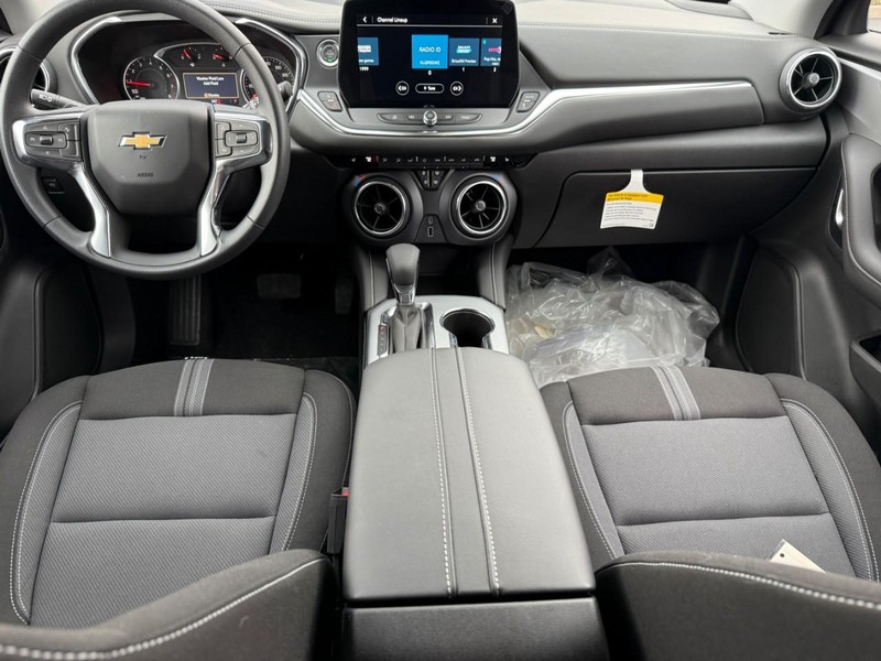 Chevrolet Blazer Vehicle Full-screen Gallery Image 11
