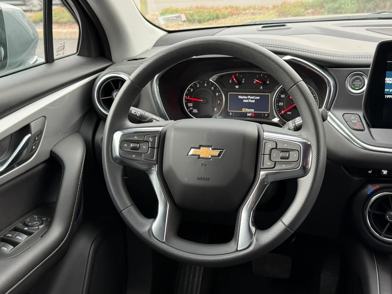 Chevrolet Blazer Vehicle Full-screen Gallery Image 12