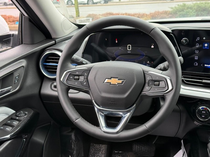 Chevrolet Trax Vehicle Full-screen Gallery Image 12