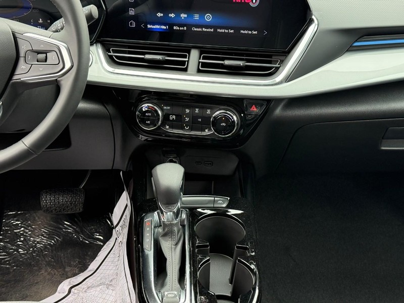 Chevrolet Trax Vehicle Full-screen Gallery Image 14