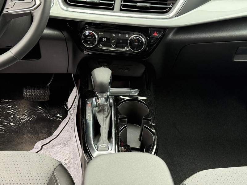 Chevrolet Trax Vehicle Full-screen Gallery Image 15