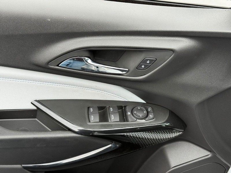 Chevrolet Trax Vehicle Full-screen Gallery Image 16