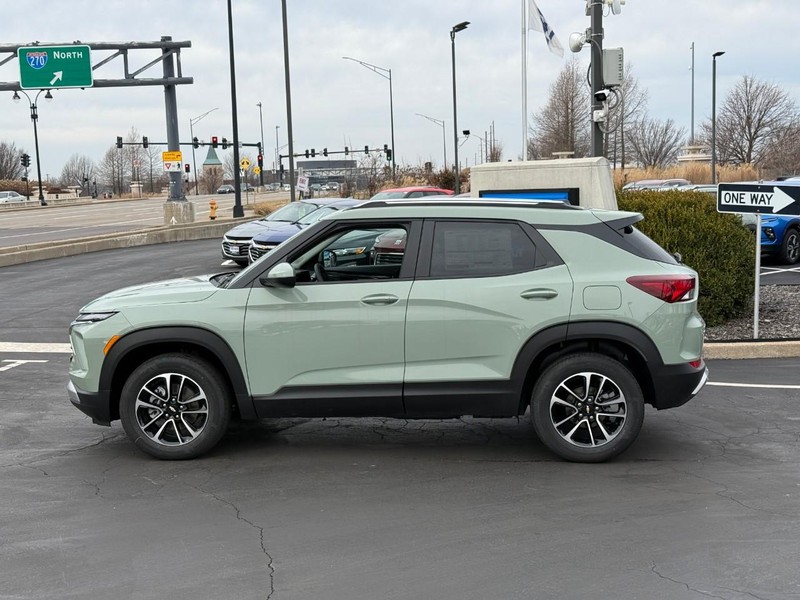 Chevrolet TrailBlazer Vehicle Full-screen Gallery Image 2