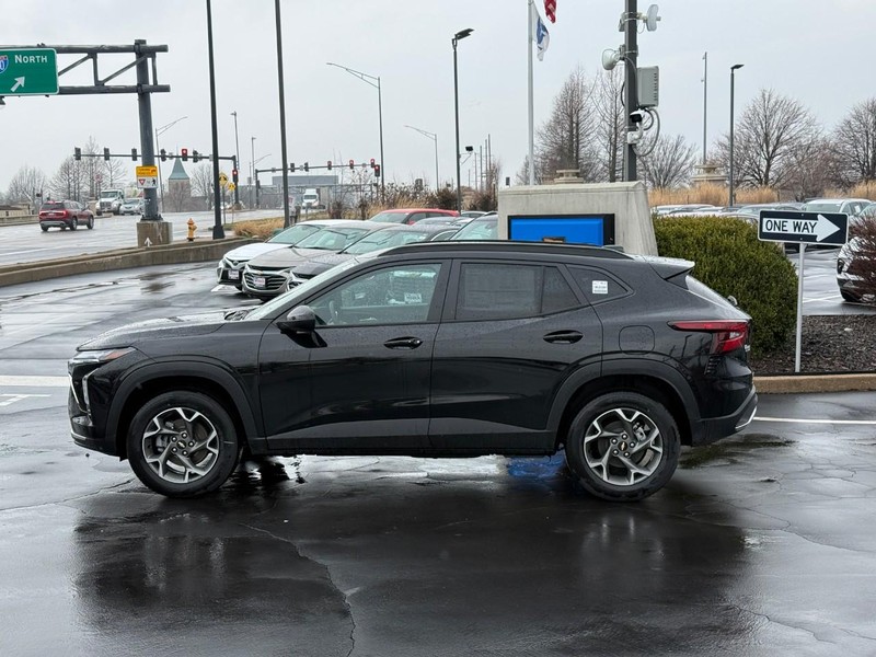 Chevrolet Trax Vehicle Full-screen Gallery Image 2