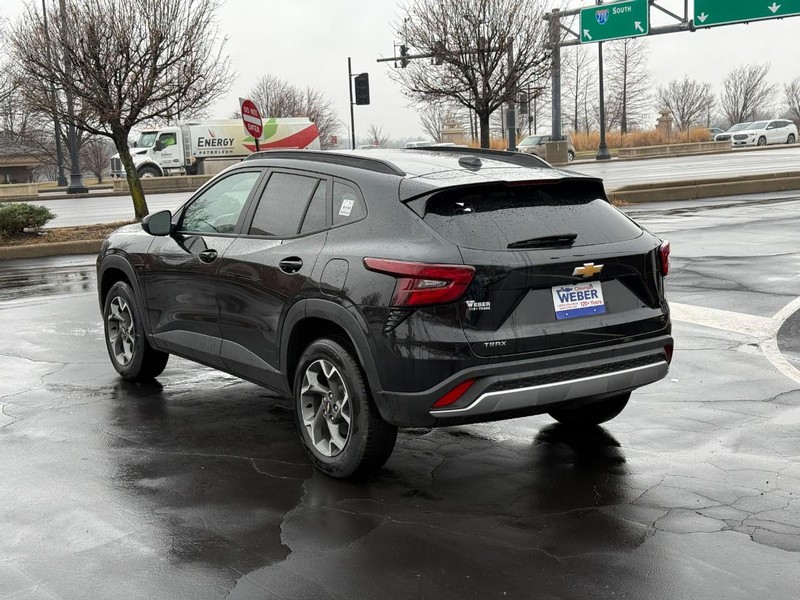 Chevrolet Trax Vehicle Full-screen Gallery Image 3