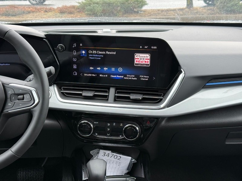 Chevrolet Trax Vehicle Full-screen Gallery Image 13