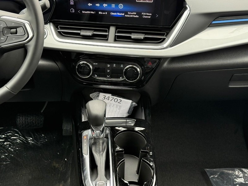 Chevrolet Trax Vehicle Full-screen Gallery Image 14