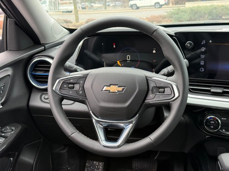 Chevrolet Trax Vehicle Full-screen Gallery Image 13
