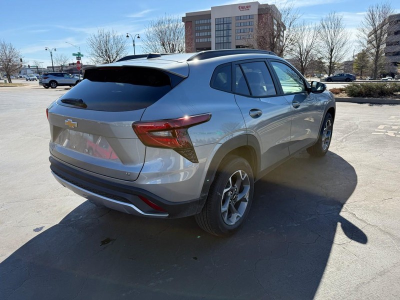 Chevrolet Trax Vehicle Full-screen Gallery Image 8