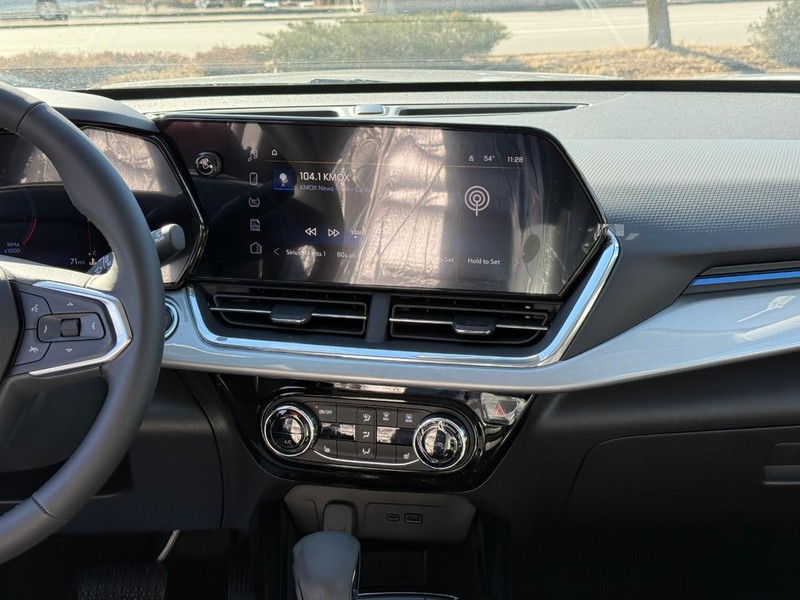 Chevrolet Trax Vehicle Full-screen Gallery Image 14