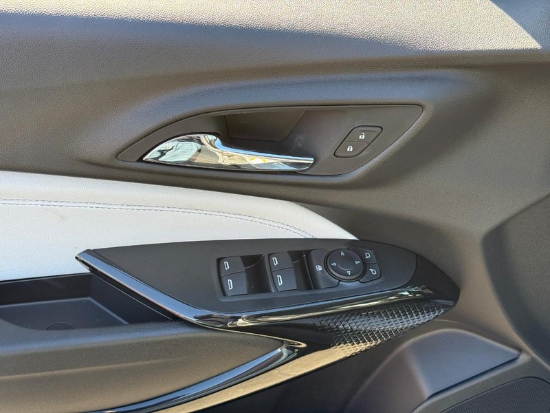 Chevrolet Trax Vehicle Full-screen Gallery Image 16