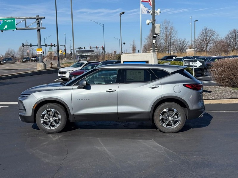 Chevrolet Blazer Vehicle Full-screen Gallery Image 2