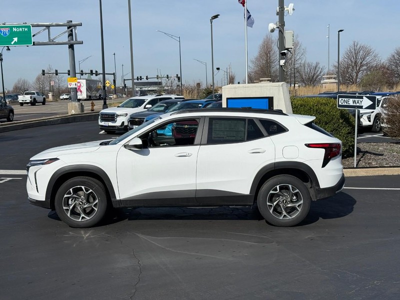 Chevrolet Trax Vehicle Full-screen Gallery Image 2