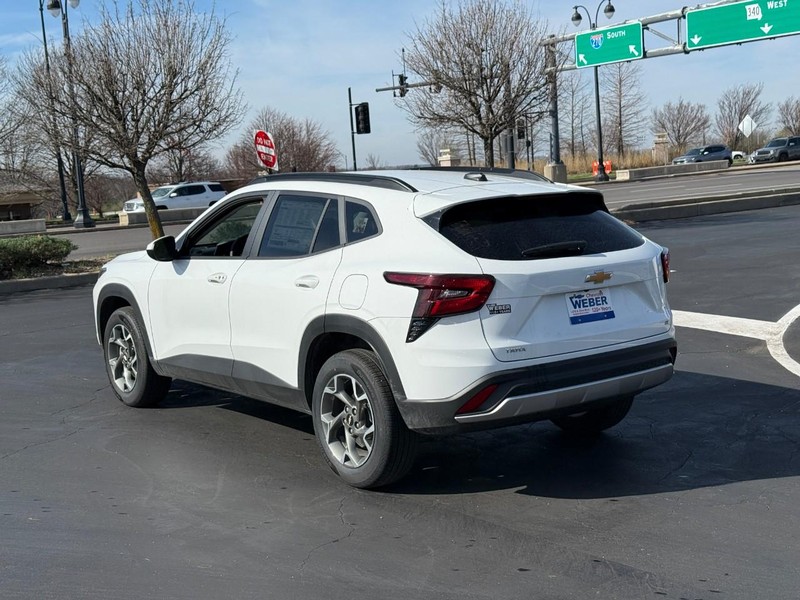 Chevrolet Trax Vehicle Full-screen Gallery Image 3
